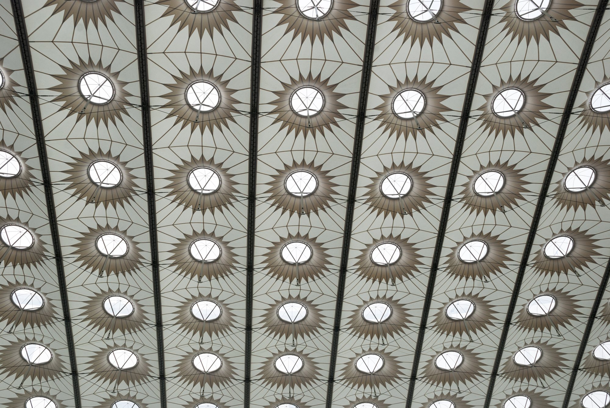 Architekturmembran — Membrandach mit Oberlichtern